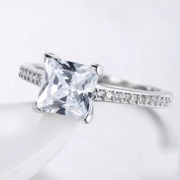 925 SILVER SQUARE DIAMOND ENGAGEMENT WEDDING GIFT COCKTAIL SHINY RING - Picture 2 of 5